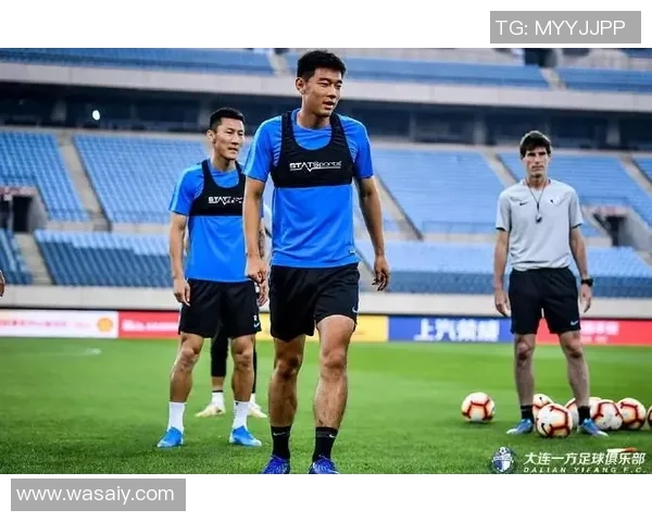 中超实力对比分析江苏苏宁与大连一方的竞技状态与战术特点探讨